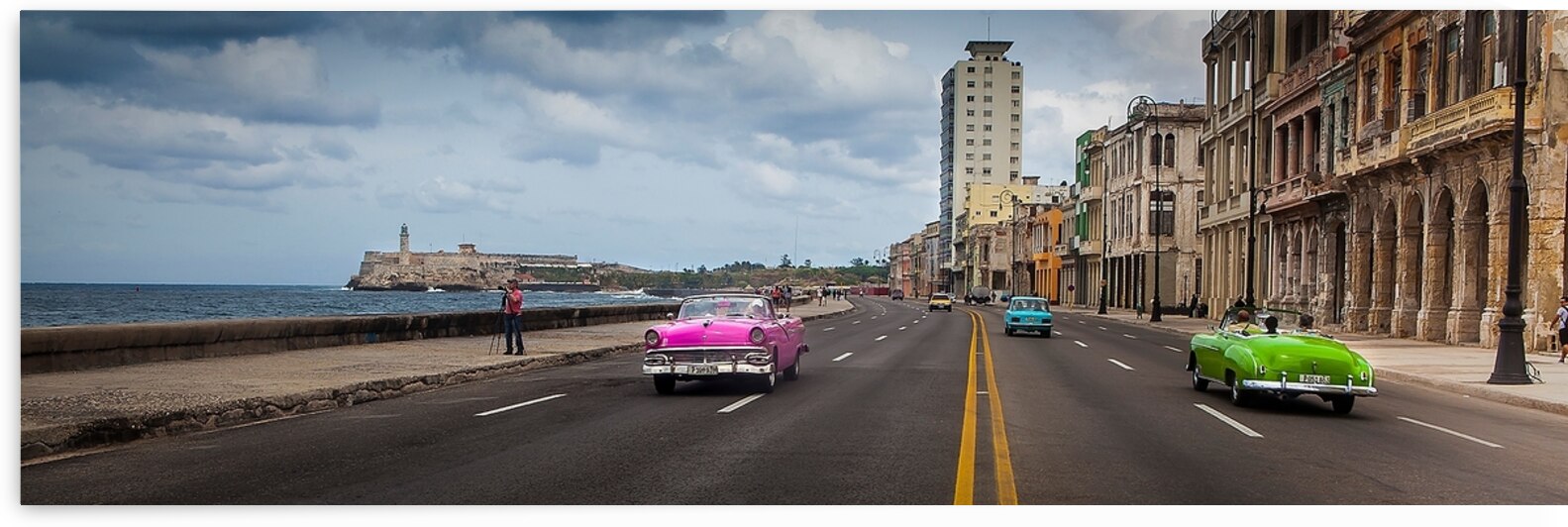 Classic Cars on the Malecon by Chirag Pandya