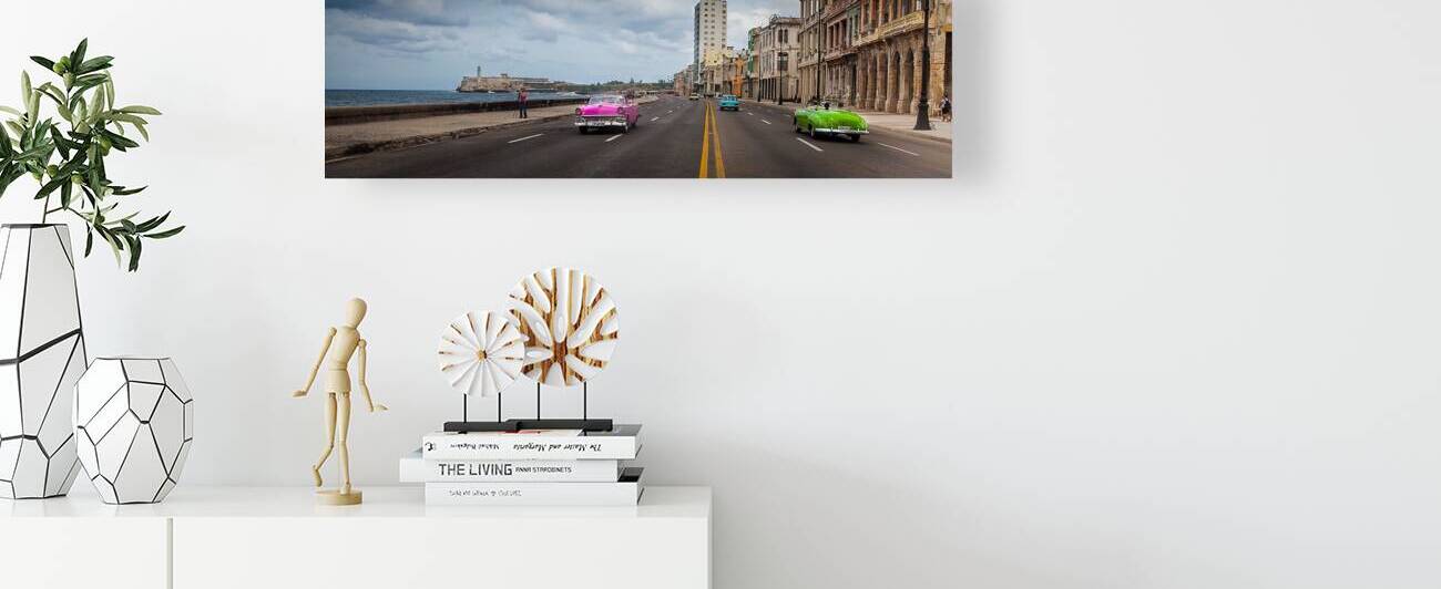 Classic Cars on the Malecon by Chirag Pandya